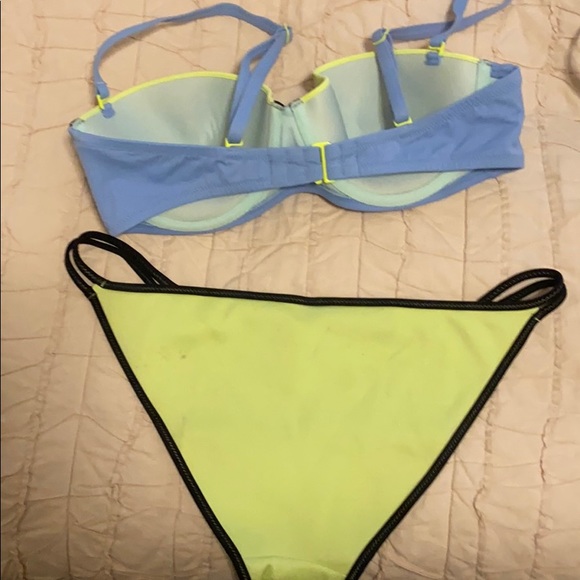 Victoria’s Secret bikini - Picture 3 of 4